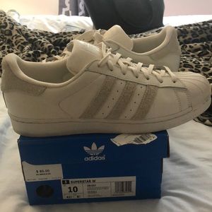 Women’s adidas superstar size 10